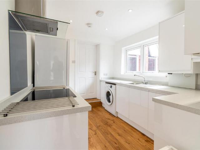 Available July 2027 £100pppw. 5 bed maisonette to rent £2,166 pcm £500 pw