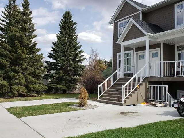 Available June 30th Executive rental, pet friendly, comes with garage