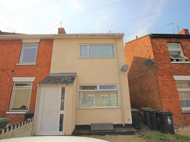 Available October 4 Professional. 5 bed terraced house to rent £575 pcm £133 pw