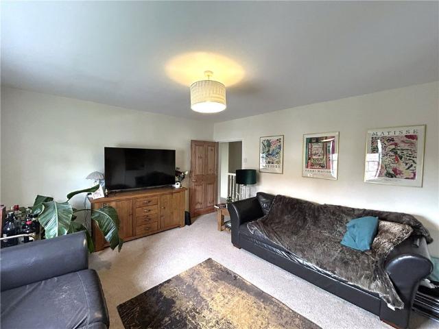 Available mid November, 2 Manor Flats is a welcoming two bedroomed apartment situated in the sought after village of Aldborough and located only a short distance away from an excellent selection of amenities in the nearby market town of Boroughbridge