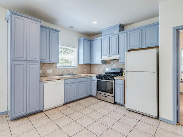 AVAILABLE NOW! Amazing Location, 2 bed 2 bath with garage