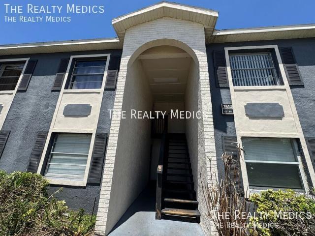AVAILABLE NOW! Gorgeous 2/1 Condo located in front of UCF!