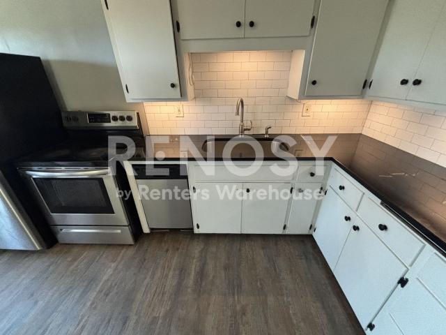 Available now is 2 Bedroom 1 Bath unit in Minneapolis