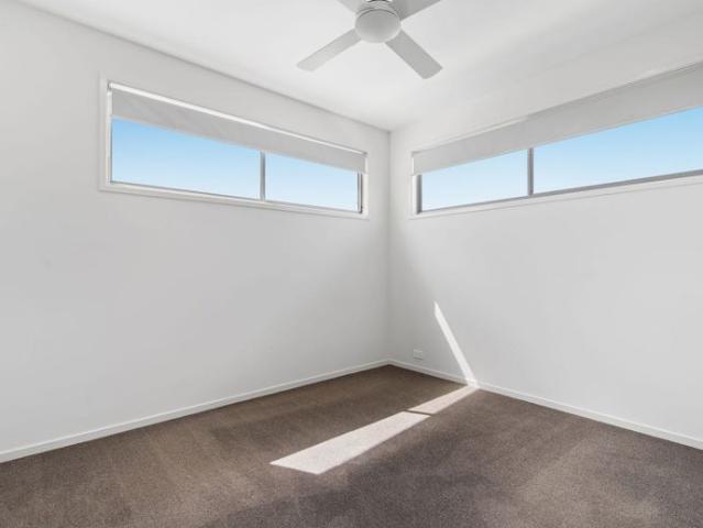 Available Now! Location! Within Rochedale Estate!