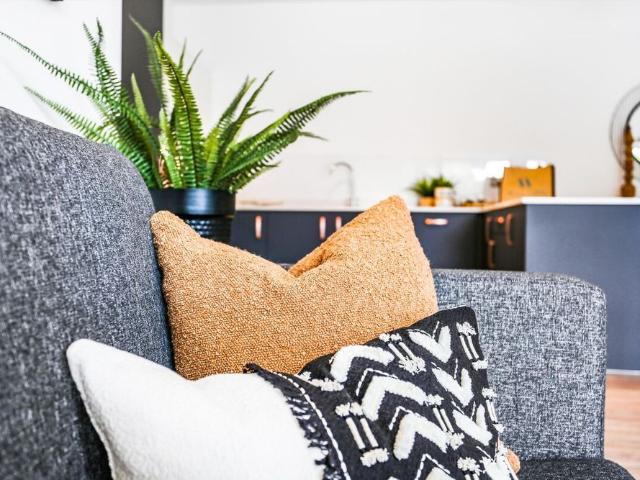 AVAILABLE NOW | PET FRIENDLY | Direct links to Waterloo | Gym | 3D Tour Available | Roof Terrace | Concierge | Parking Available