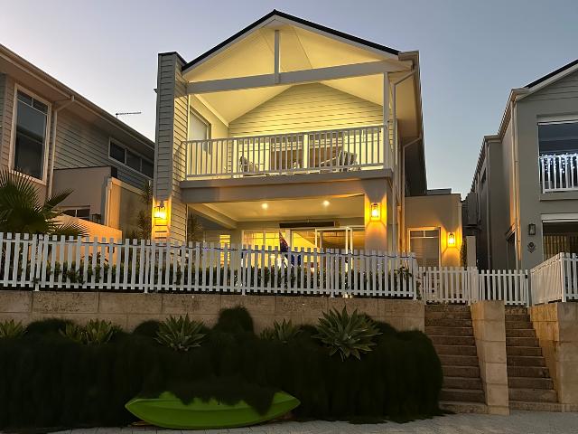 Available NOW Price adjustment! Fully Furnished Stunning Hamptons Canal Townhouse in Mandurah 3, 6, 12 months lease available