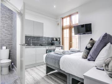 AVAILABLE NOW SELF CONTAINED STUDIO B16 ! – Very Nice Homes