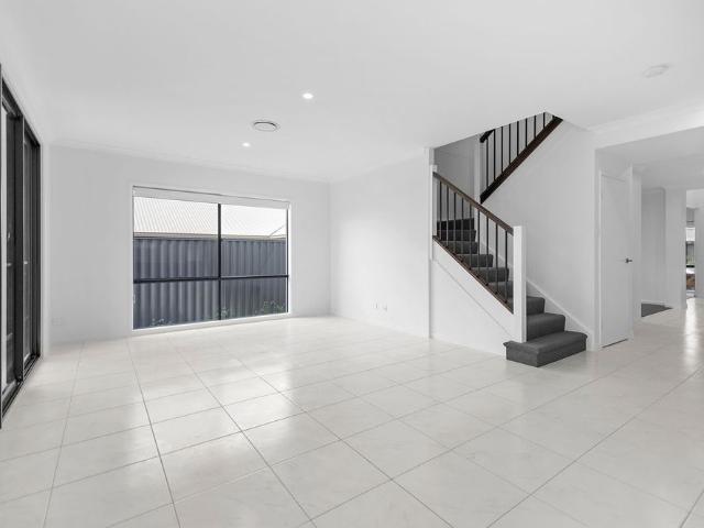 Available Now! Spacious Two Storey Family Home With Pool In Sky Ridge Estate