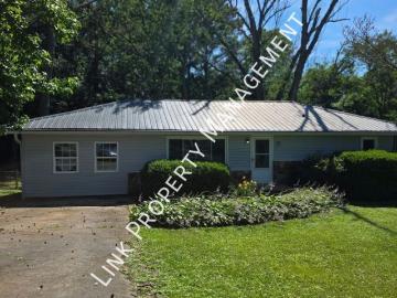 Available Now – Spacious 4 Bedroom Home in Ringgold for Only $1,795/Month!