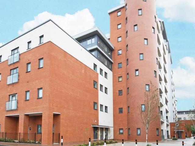 AVAILABLE NOW! The Junction, GRAYS. 2 bed flat to rent £1,550 pcm £358 pw