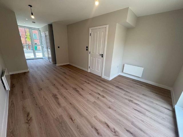 Available Now | Unfurnished Townhouse | Three Double Bedroom | Two & a Half Bathrooms | Great Transport Links to the City Centre