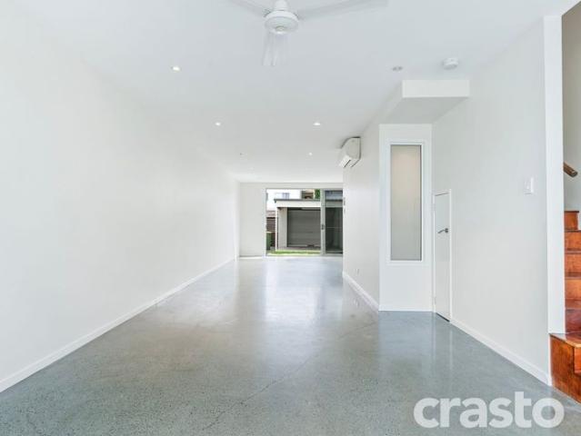 Available Now! When Convenience & Lifestyle Truly Matters on the Gold Coast. Walk to Varsity College!