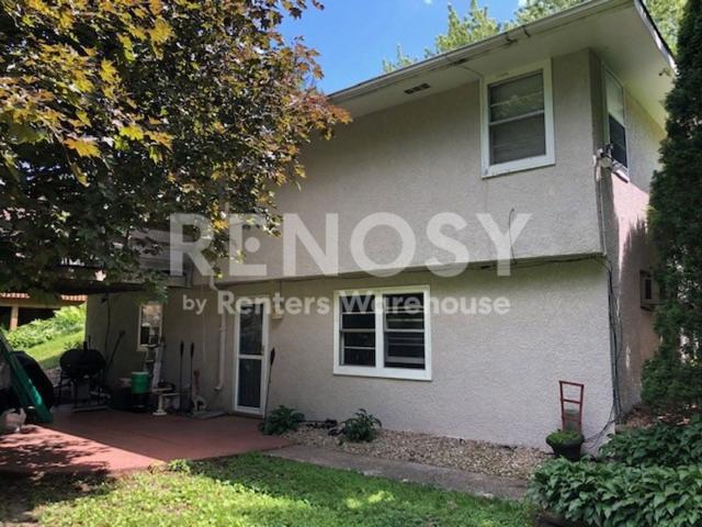 Available Now 2 Bedroom 1 Bath Apartment/Condo in Maple Grove