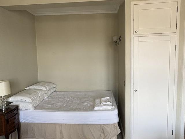 Available Now 4/6 Weeks Queen Sq Studio