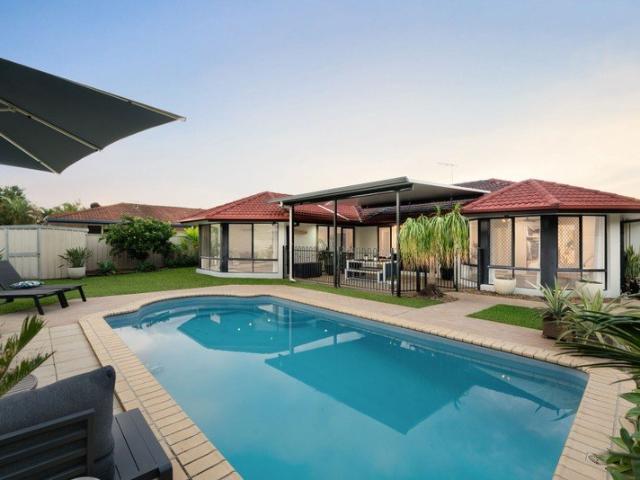 SOLD BY THE JESS NGUYEN TEAM!