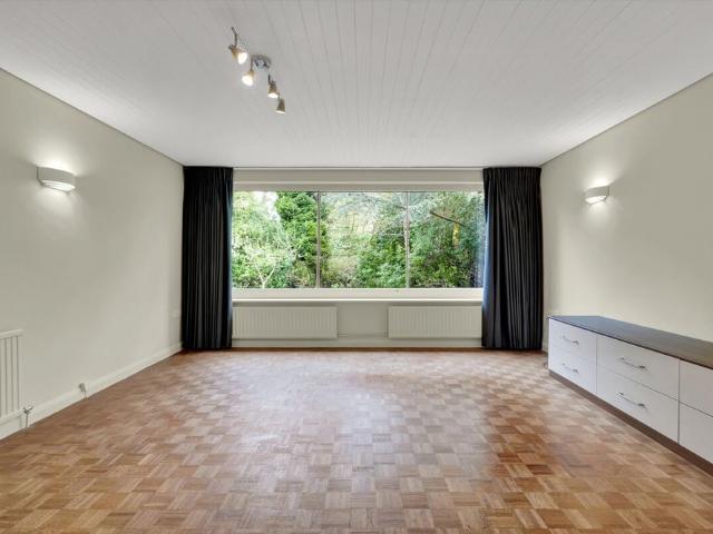 Available to let in the exclusive St George's Hill Estate is this delightful family home with accommodation spread over two floors. The property has recently been neutrally decorated throughout