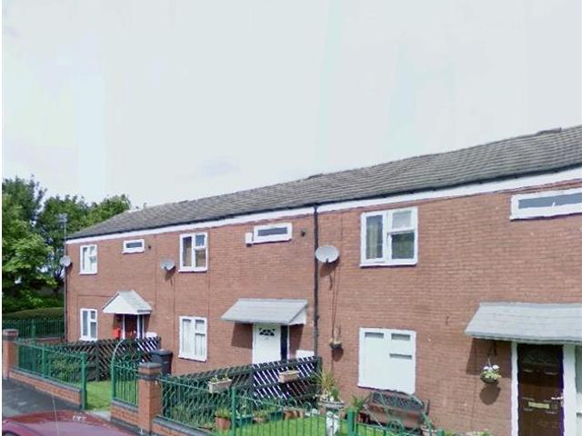 Available to rent is this 2 bedroom house complete with double glazing, gas central heating and a garden