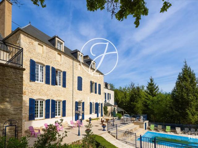 Avallon Yonne – Domaine 6 gîtes sur 6 ha avec piscine – à v. 742m² Avallon