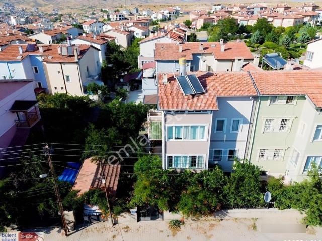 Avanosta 335 M² Alan İçerisinde 235 M² Brüt 195 M² Net Satılık
