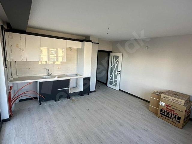 AVANTAJLI KONUM GENİŞ BALKON ARA KAT 2+1 DAİRE