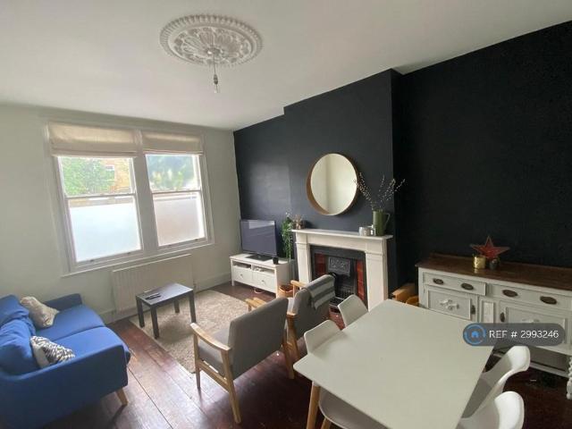 Avarn Road, London, SW17 2 bed flat to rent £2,350 pcm £542 pw