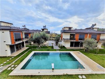 Avcı'dan Müstakil Villa Güvenlikli Ortak Havuzlu Site İçinde