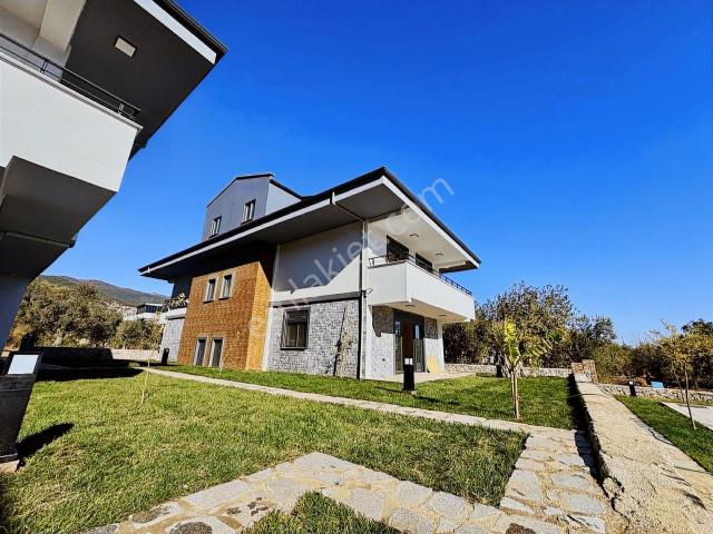 Avcı'dan Oteller Bölgesi Havuzlu Site İçinde Sıfır Villa