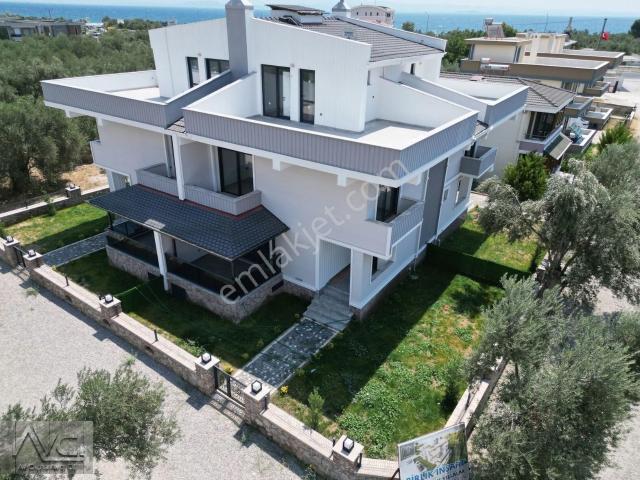 Avcı'dan Altınoluk Denize 250mt Manzaralı 3+1 Tripleks Villa