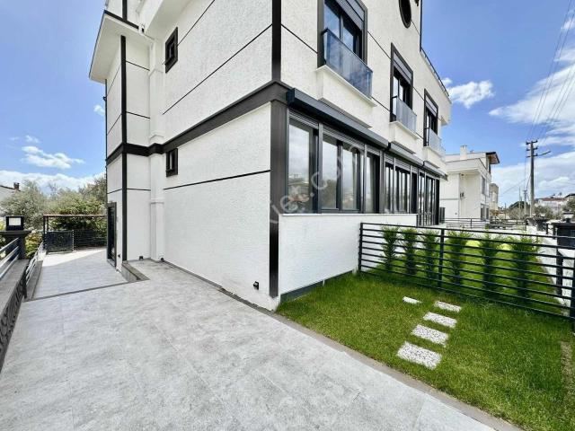 Avcı'dan Çamlıbel'de Denize 300mt 250m2 4+1 Bahçe Dubleksi
