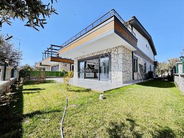 Avcı'dan Deniz Manz/ısı Pompalı/1,5kat/giriş Odalı Kiralık Villa