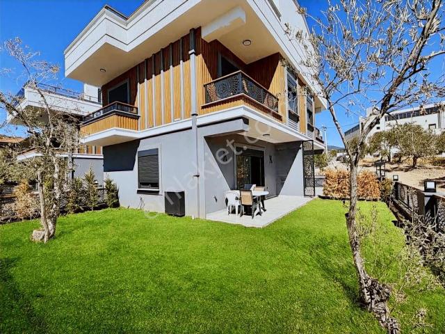 Avcı'dan Denize 250mt Lüks Deniz Manzaralı 4+1 Villa