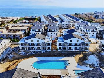 Avcı'dan Denize Sıfır 30,000m2 İçinde Ara Kat Bahçesiz Acil 2+1