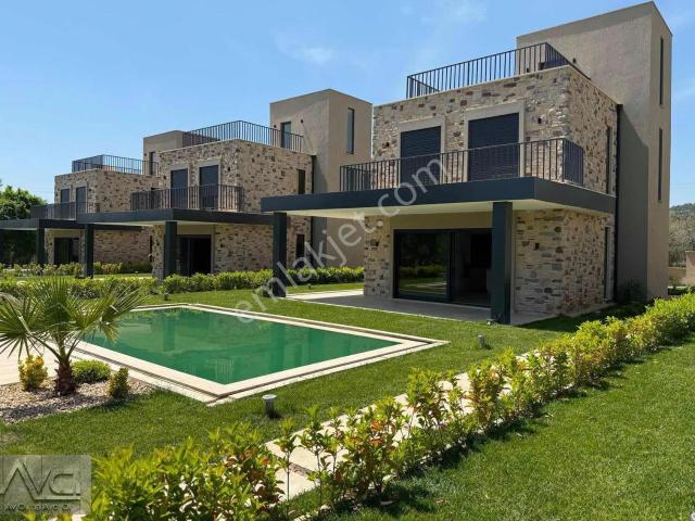 Avcı'dan Güre 440m2 Arsa İçinde Lüks Müstakil Havuzlu 4+1 Villa