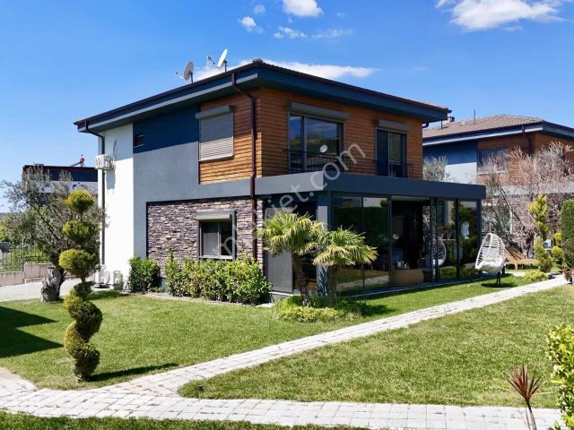 Avcı'dan Girişte Odalı Havuzlu İçi Özel Tasarım Müstakil Villa