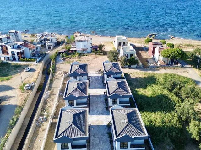 Avcı'dan Pelitköy'de Denize Sıfır En Ön Tam Müstakil Villa