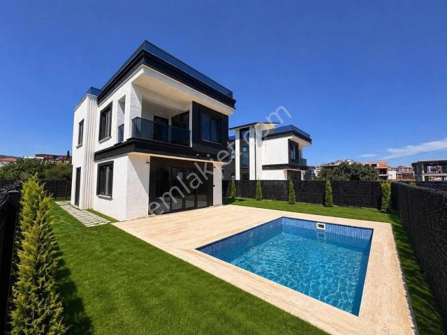 Avcı'dan Tam Müstakil 350m2 Arsalı Havuzlu Villa