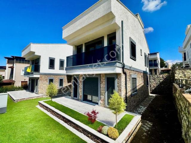Avcı'dan Tam Müstakil Deniz Manz Denize 250 Mt Villa