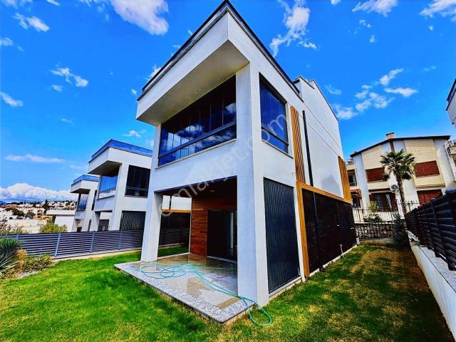 Avcı'dan Tam Müstakil Denize 100 Mt Deniz Manz.girişte Oda Villa