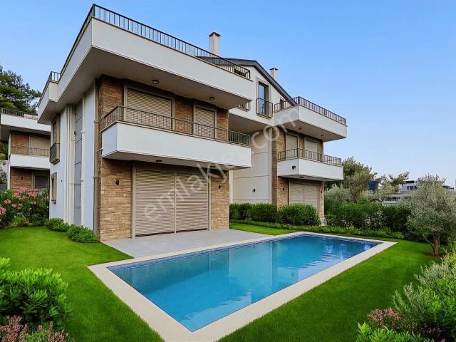 Avcı'dan Yetkili Müstakil Havuzlu Asansörlü Isı Pompalı Villa