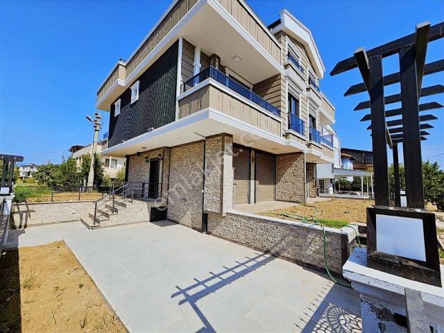 Avcı'dan Yol Altında Denize 250mt Lüks İşçilikli Villa