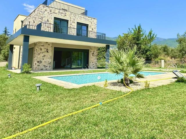 Avcı'dan 440m2 Arsa Güre Yolunda Tam Müstakil Havuzlu Villa