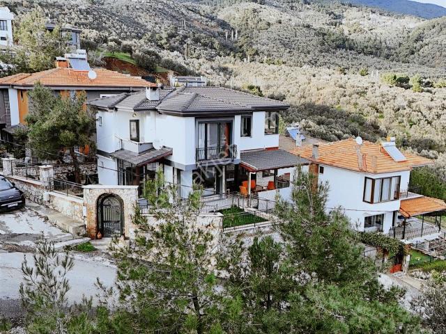 Avcı'dan 7+1 Gürenin Kalbinde Deniz Manzaralı Villa
