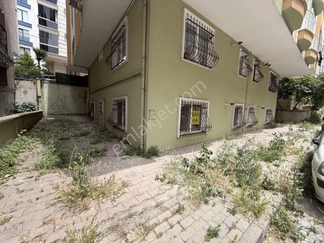 Avcılar Merkez Ve Sahile Yakın 2+1 70 M2 Bahçe Katı Kiralık