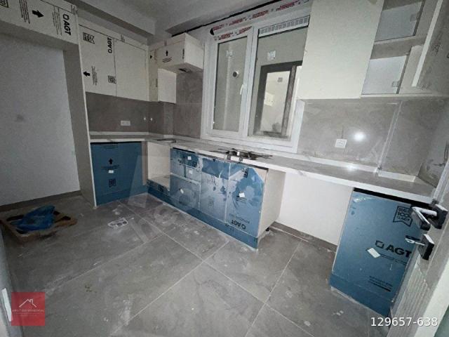 Avcılar Merkezde Metrobüse Yakın Otoparklı 3+1 Bahçe katı Daire