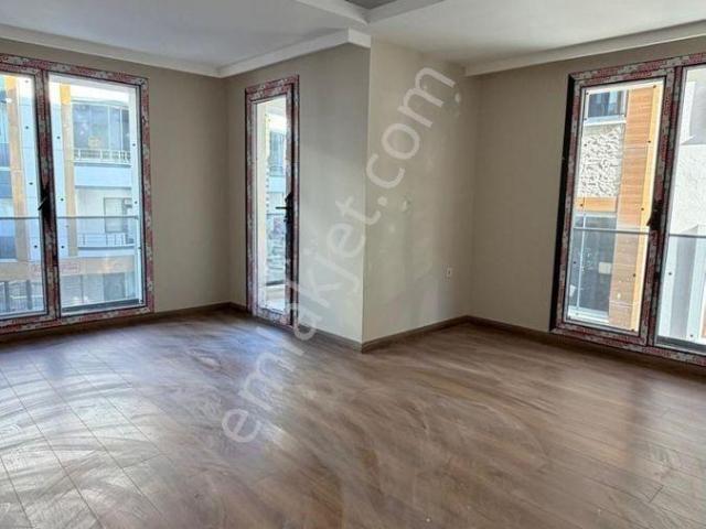 Avcılar Merkezde Yeni Binada Kiralık 2+1 Daire