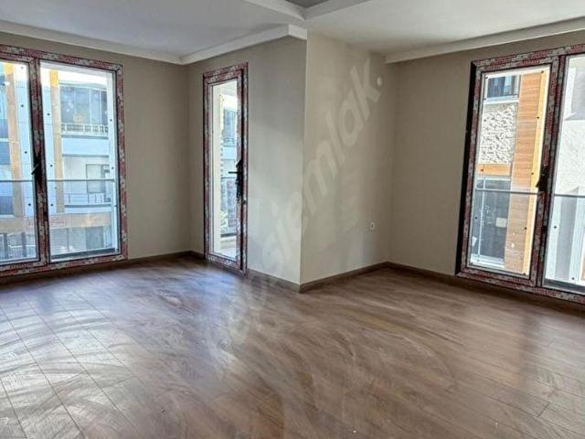 Avcılar Merkezde Yeni Binada Kiralık 2+1 Daire