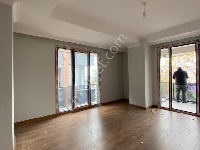 Avcılar Merkezde 3+1 Sıfır 140m2 Satılık Ara Kat Daire