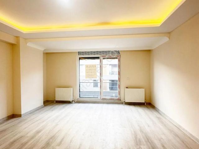 Avcıların Göbeğinde Reşitpaşa Caddesinde Merkezden 2+1 Kiralık
