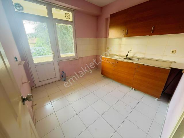 Avcılar Okyanus Koleji Yakın 2+1 80 M2 Kombisiz Yüksek Giriş