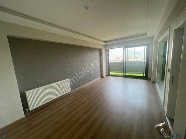 Avcılar Caddebostan'da/geniş Köşe Balkonlu/ 3+1 Satılık Daire